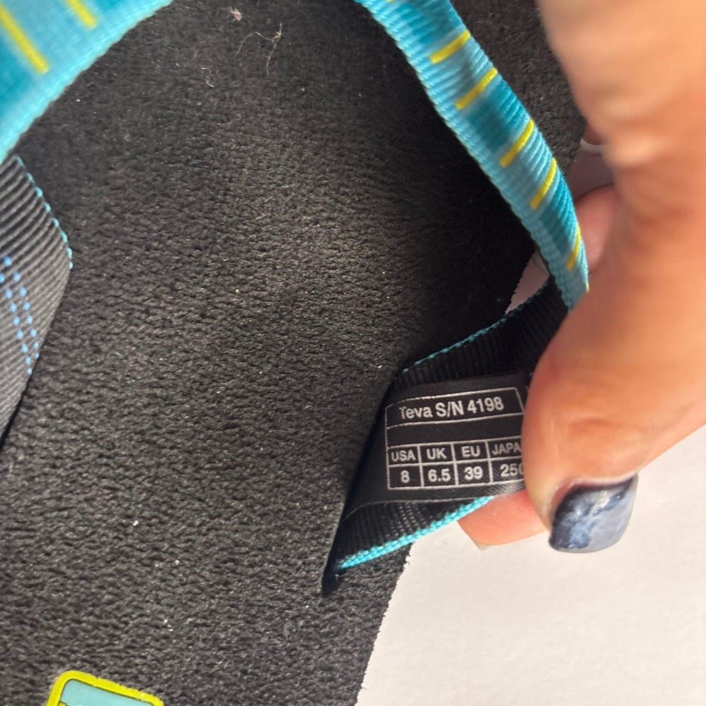 Teva Blue Striped Flip Flops. Size 8 - Picture 7 of 8